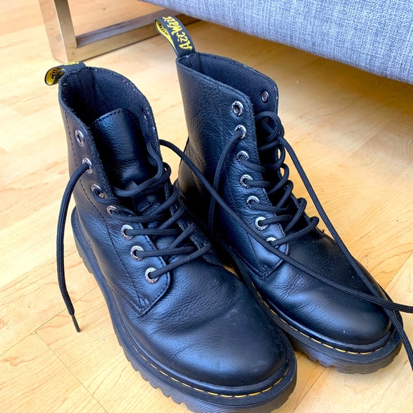 Dr. Martens airwair - Picture 1 of 3